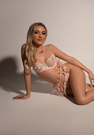 Estra - Girl Escort in Lugano